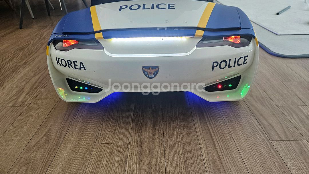 헤네스 브룬 F830 유아 경찰차 전동차--3