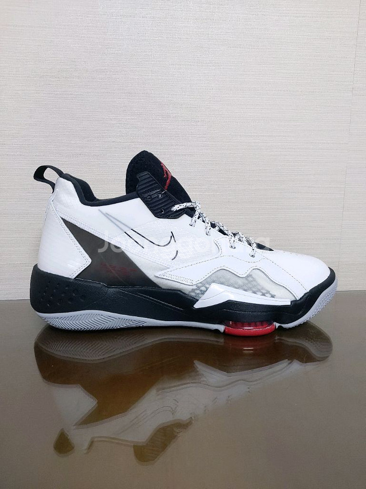 (285) 나이키 조던 줌에어 농구화 화이트블랙--0