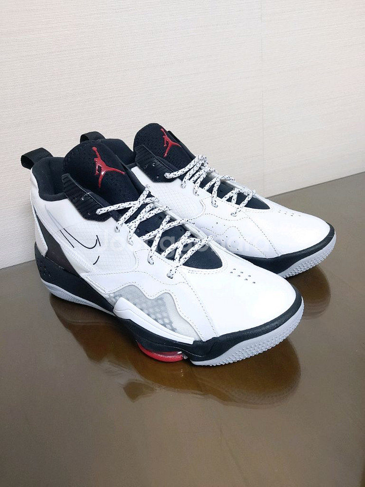 (285) 나이키 조던 줌에어 농구화 화이트블랙--2