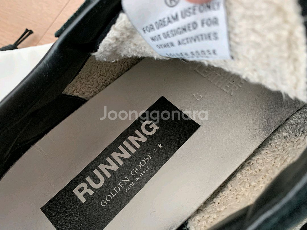 골든구스 러닝솔 스니커즈 40사이즈--5