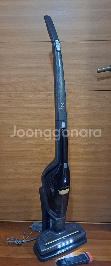 일렉트로룩스 무선 청소기--3