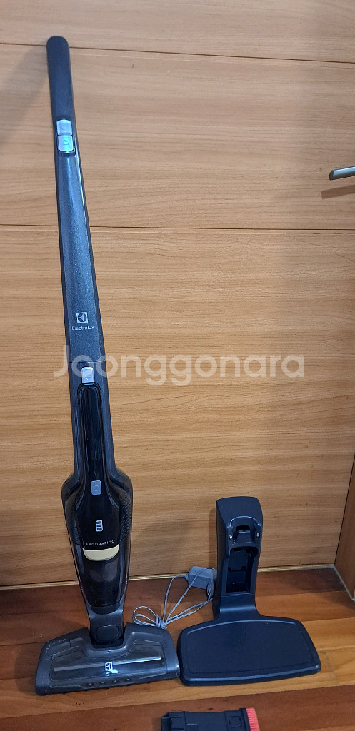 일렉트로룩스 무선 청소기--4