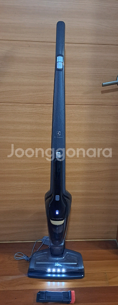 일렉트로룩스 무선 청소기--6