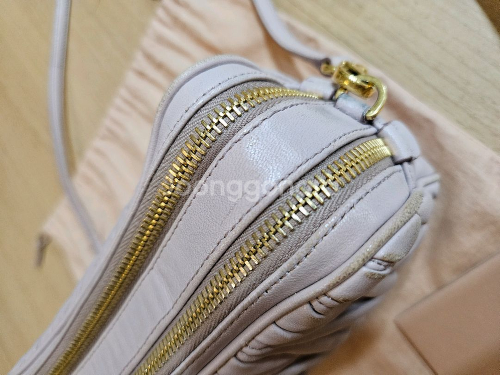 미우미우 마테라쎄 숄더백(연핑크)--0