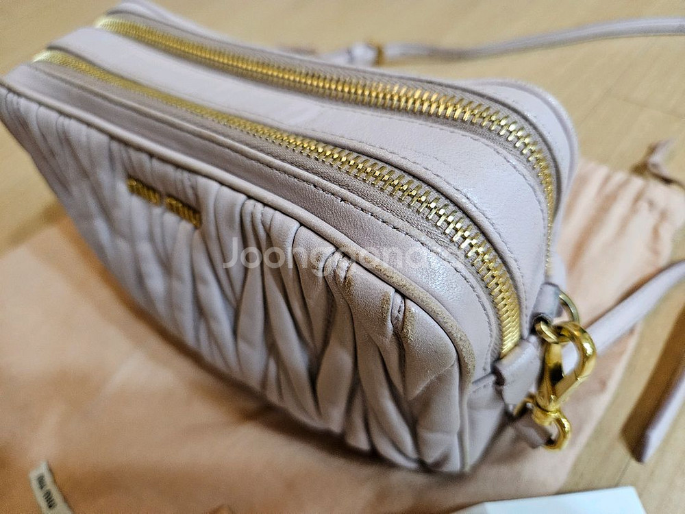 미우미우 마테라쎄 숄더백(연핑크)--3