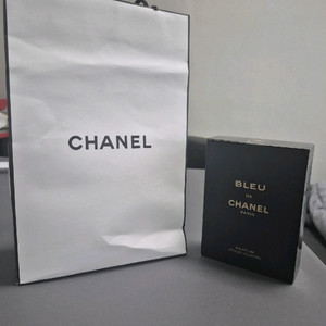 샤넬 향수 100ml 박스 테이프만 조심히 개봉해본것