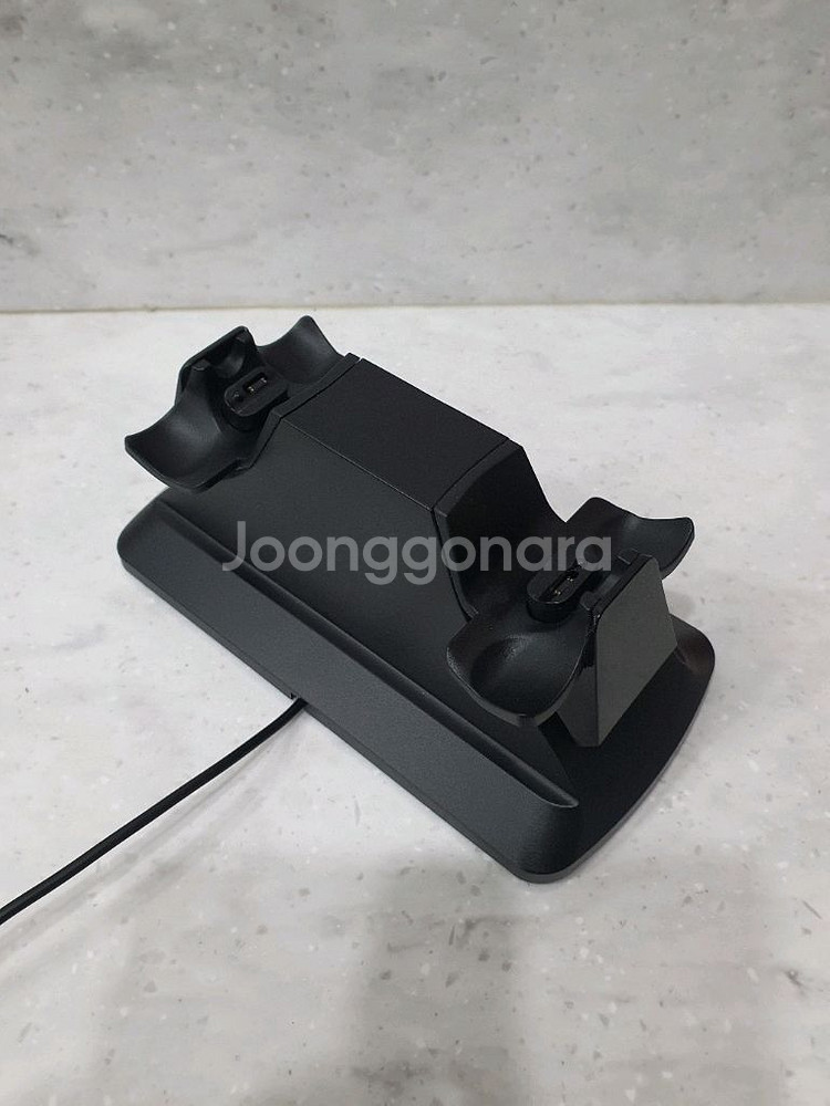 겜맥 시그니쳐 듀얼패드차져 듀얼쇼크4충전기--0