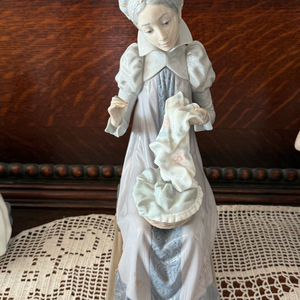 중세시대 바느질여인 (스페인 야드로) 피겨린