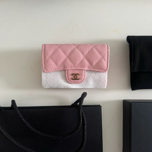 샤넬클래식카드홀더그레인드카프스킨 & 골드메탈핑크