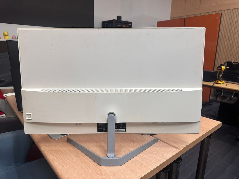 유지코리아 무결점 게이밍 모니터 32인치 144hz 이미지