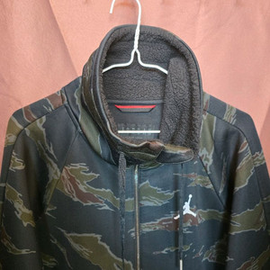 조던 카모 아노락집업