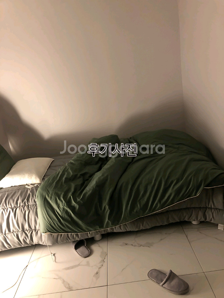 특가]푹신 발통 다리 일체형 슈퍼싱글 퀸 매트리스 침대--7