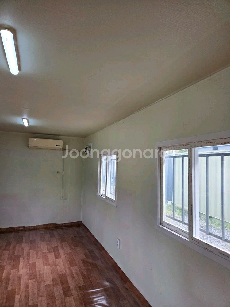 3x6 깨끗한 벽걸이 에어컨 설치된 컨테이너--4