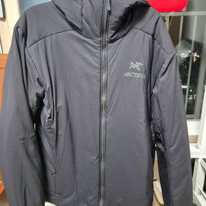 [M] 아크테릭스 아톰 AR 후디 블랙