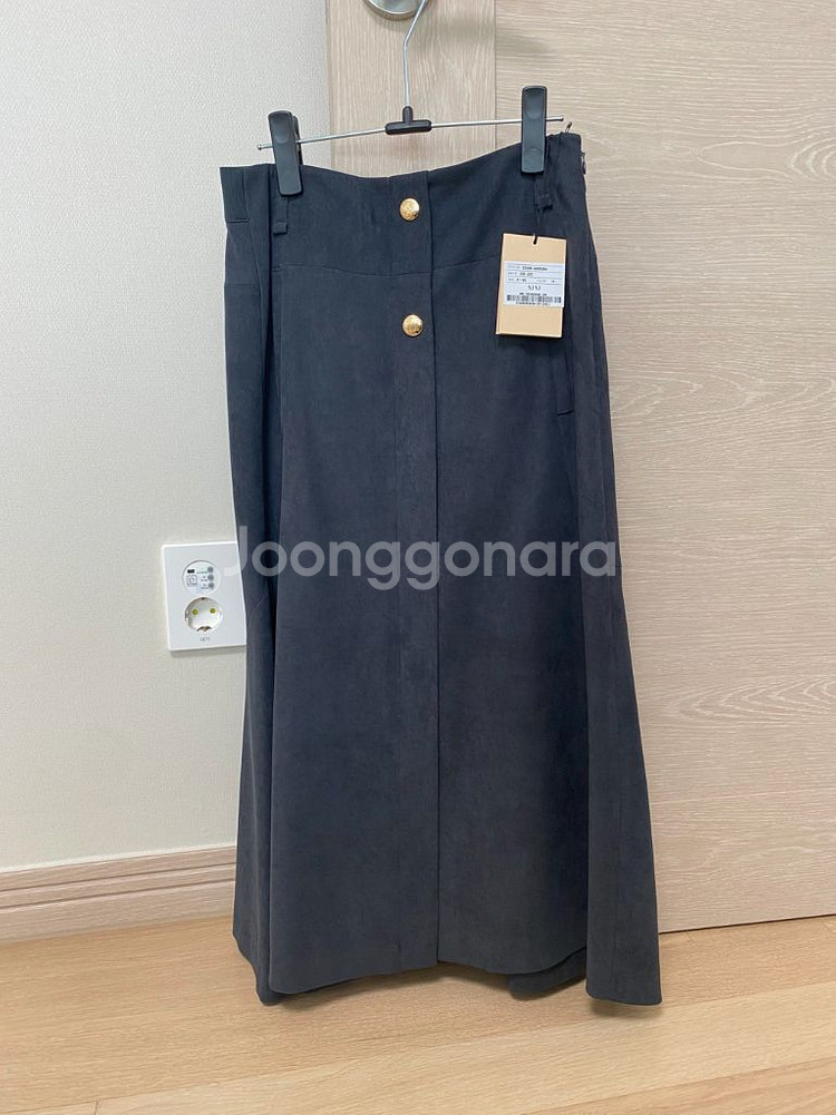 SJSJ 버튼 슬릿 플레어 스커트 택도 안 뗀 새상품--8