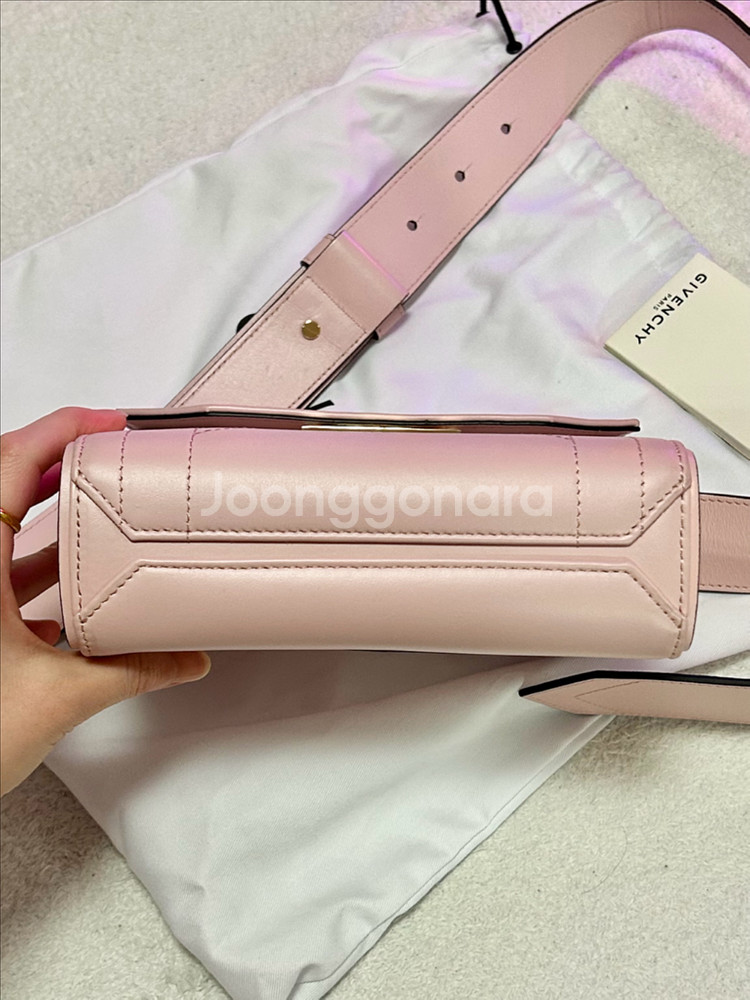 지방시 가방 에덴 스몰 숄더백 (수영백)--1