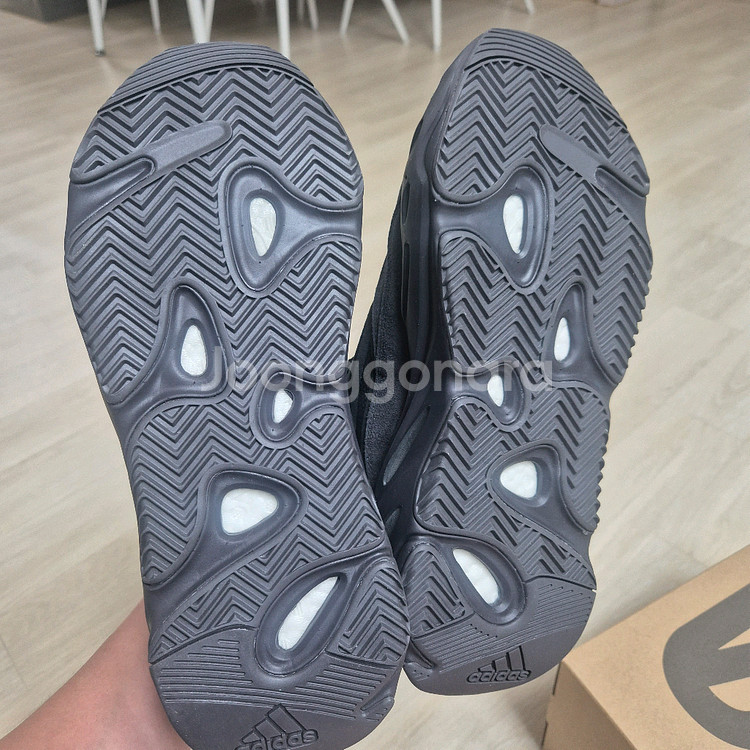 이지부스트 700 v2 반타블랙 ( 19년도 판) 27--2