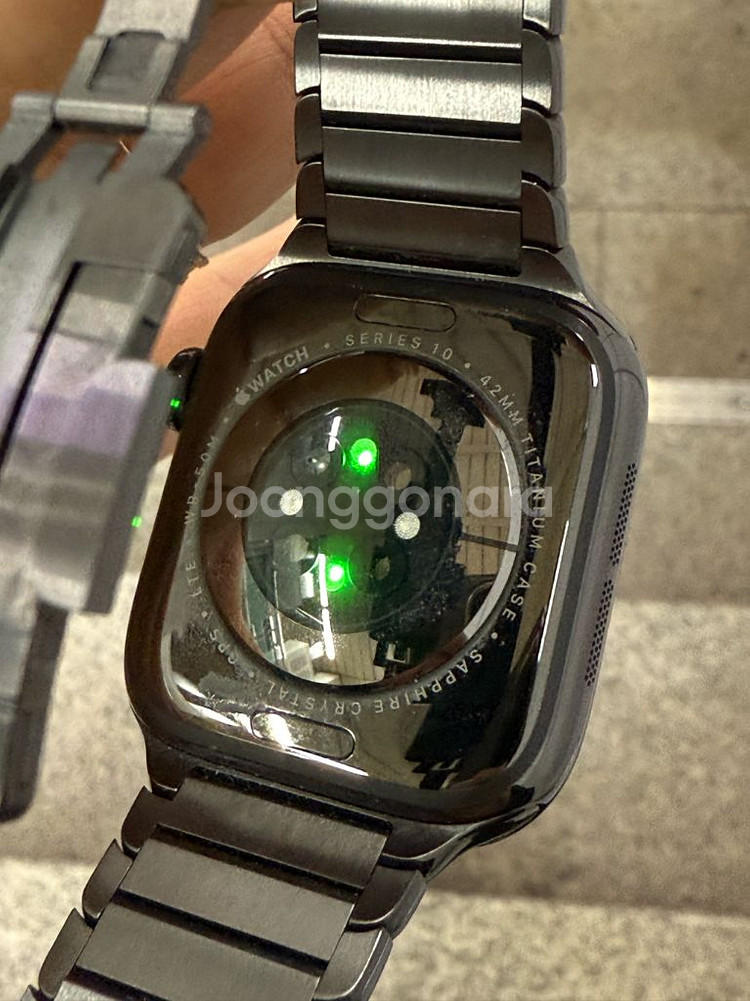 애플워치 10 GPS+Cellular 42mm 티타늄--4