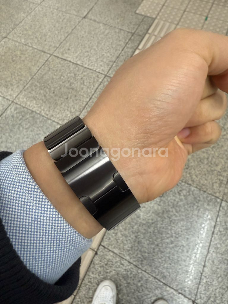 애플워치 10 GPS+Cellular 42mm 티타늄--1