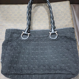 페라가모 간치니 퀄팅 숄더백