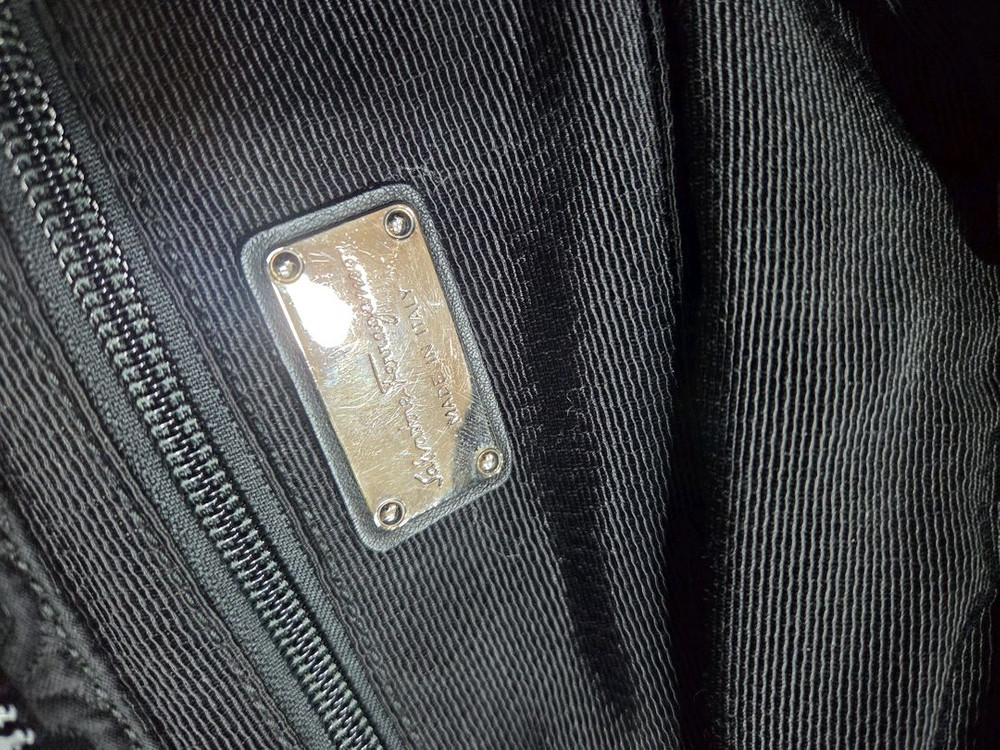 페라가모 간치니 퀄팅 숄더백--5