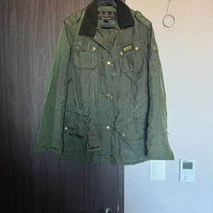 바버자켓 광택감 있는 흔치않은 원단