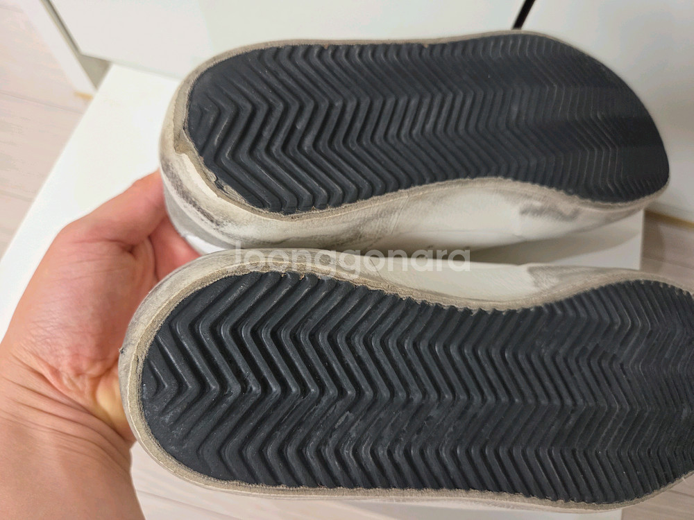 골든구스 실버탭 판매합니다.--2