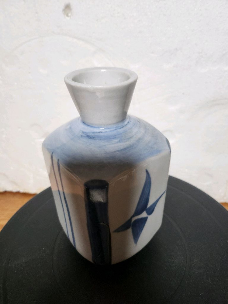 오래된 청화백자 사각 도자기 이미지