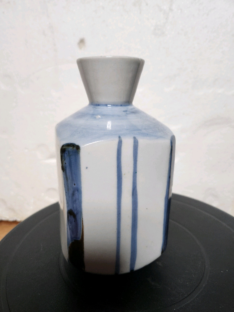 오래된 청화백자 사각 도자기 이미지