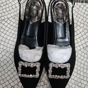 스와르보석 새틴 슬링백 블랙 250~255