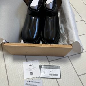 미국 어그 울트라미니 하이 샤인 부츠 블랙 6, 7