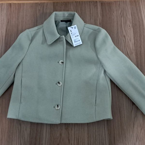 스파오 울라이크 크롭 자켓 팝니다