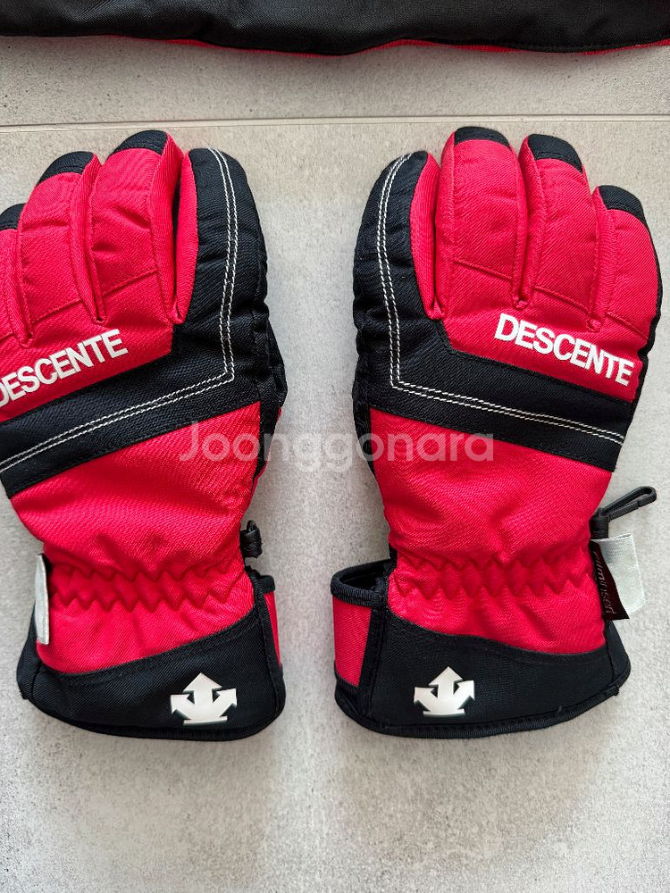 데상트 주니어 150 스키복 + 장갑--5