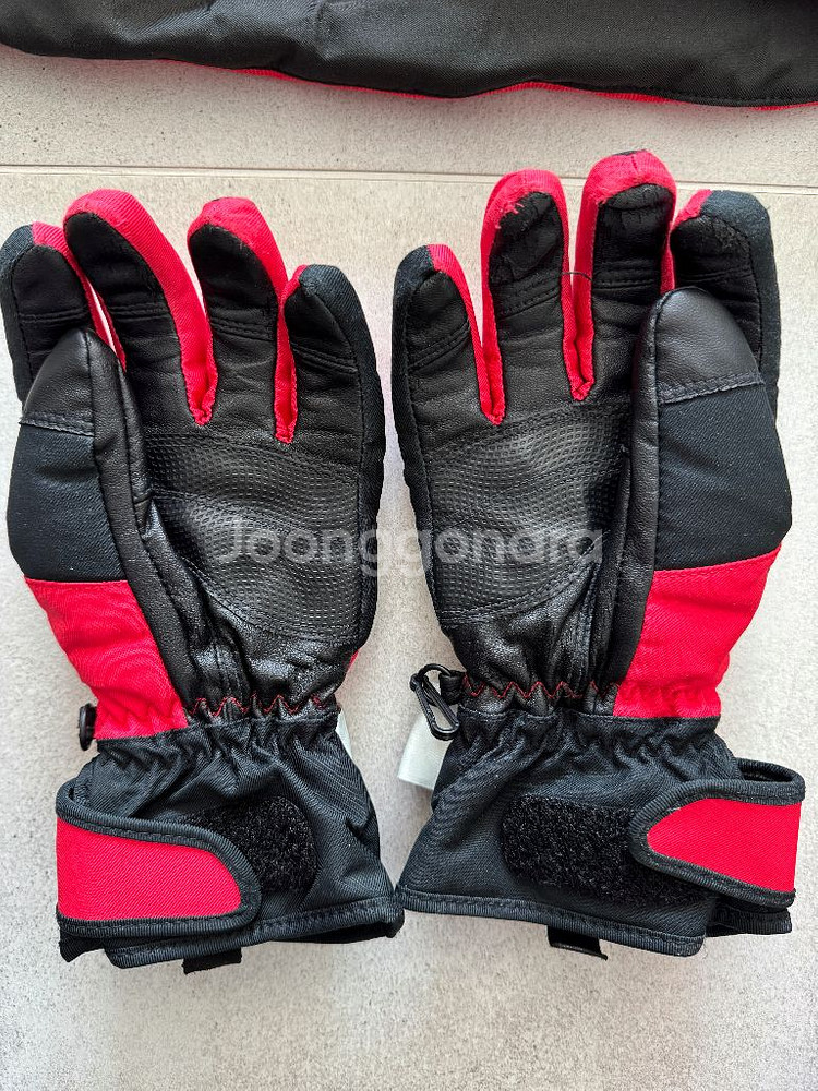 데상트 주니어 150 스키복 + 장갑--6