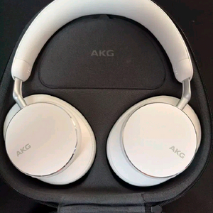 AKG N9