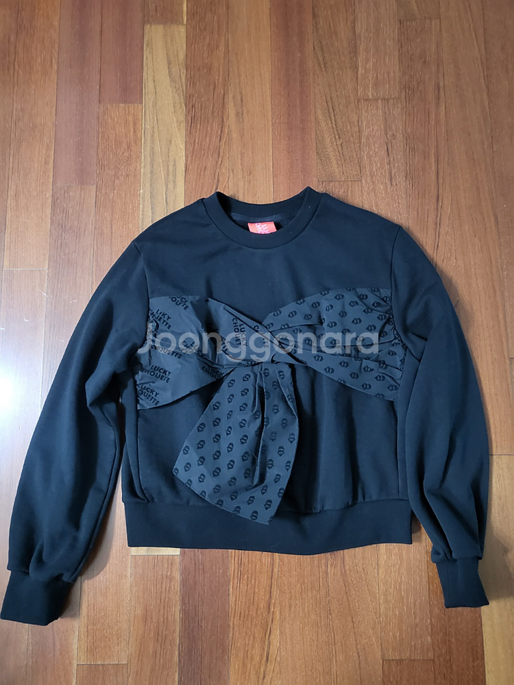 럭키슈에뜨 리본포인트 맨투맨 36--4