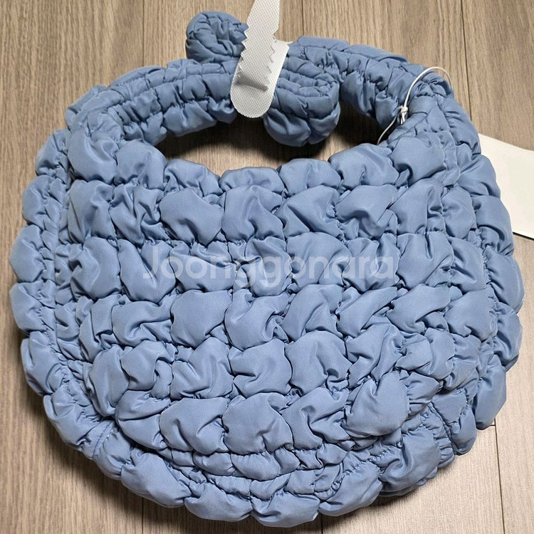 COS 퀼티드 미니백 라이트블루--1