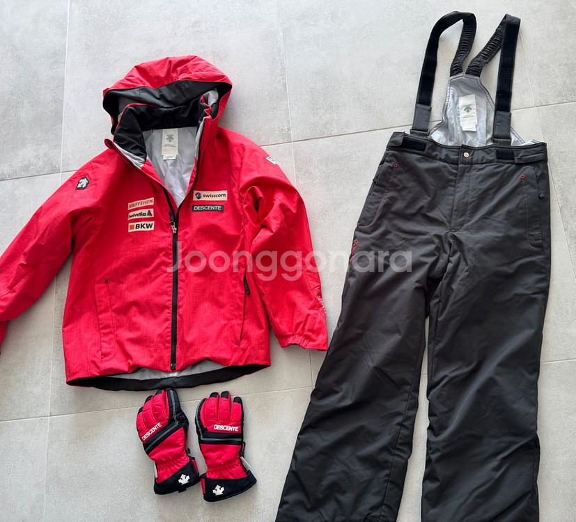 데상트 주니어 150 스키복 + 장갑--0