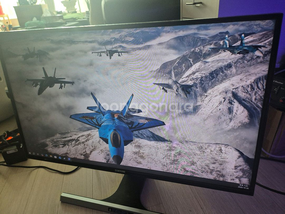 삼성 LED 27인치 모니터 겸 TV 깨끗하게 잘나와요--1