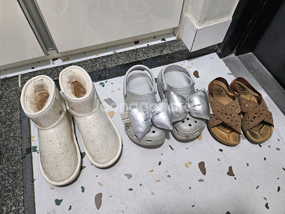 크록스 털부츠 샌들 200사이즈--2