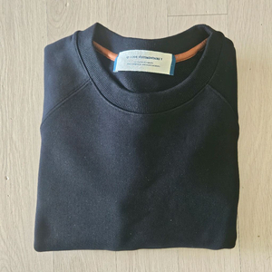 코스모폴리탄줄라이 예지스 스웻 블랙