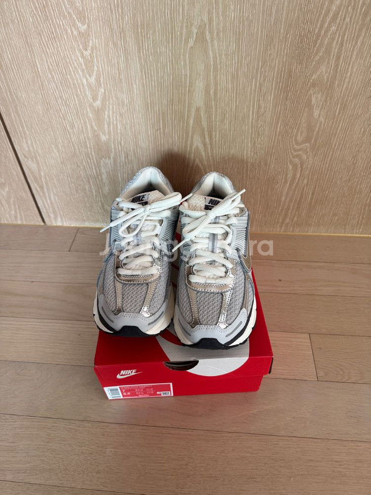 나이키 줌 보메로5 운동화 240--3