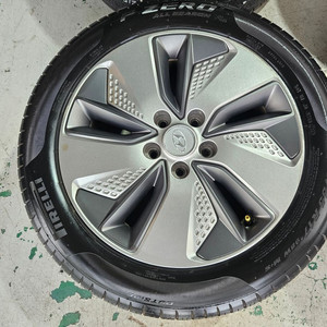 중고휠타이어 코나 17인치 휠타이어