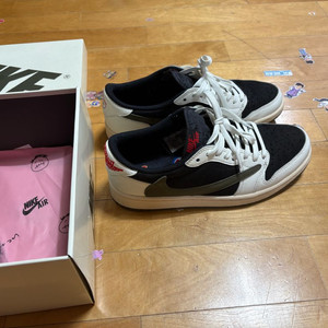 조던1 트레비스스캇 로우 OG 미디움 올리브 265