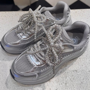 슈콤마보니 스니커즈 2025 딜라이트 실버