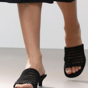 인플루언서 피버 추천 품절대란 자라 꼬임 키튼 힐 뮬