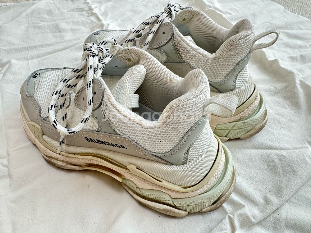 발렌시아가 트리플 S 스니커즈 흰색 245mm 택포5만--2