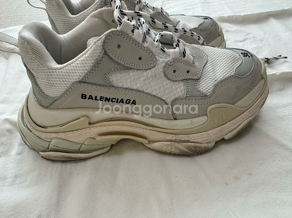 발렌시아가 트리플 S 스니커즈 흰색 245mm 택포5만--5