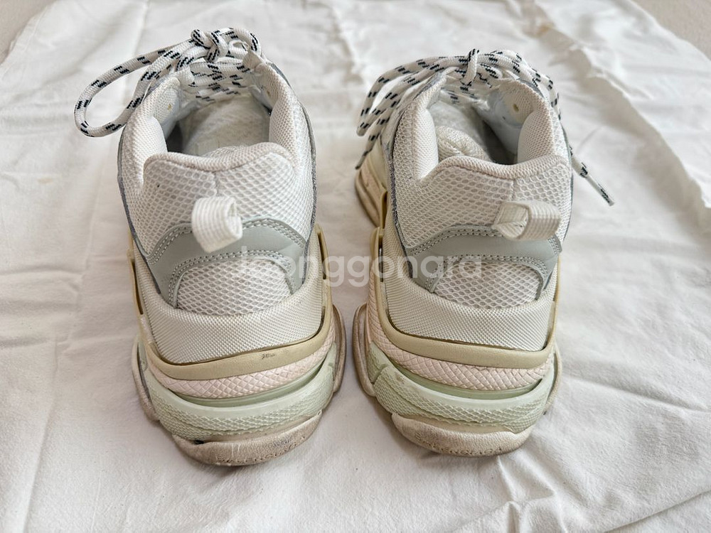 발렌시아가 트리플 S 스니커즈 흰색 245mm 택포5만--3