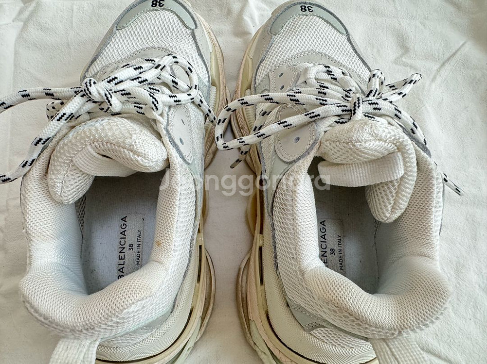 발렌시아가 트리플 S 스니커즈 흰색 245mm 택포5만--4